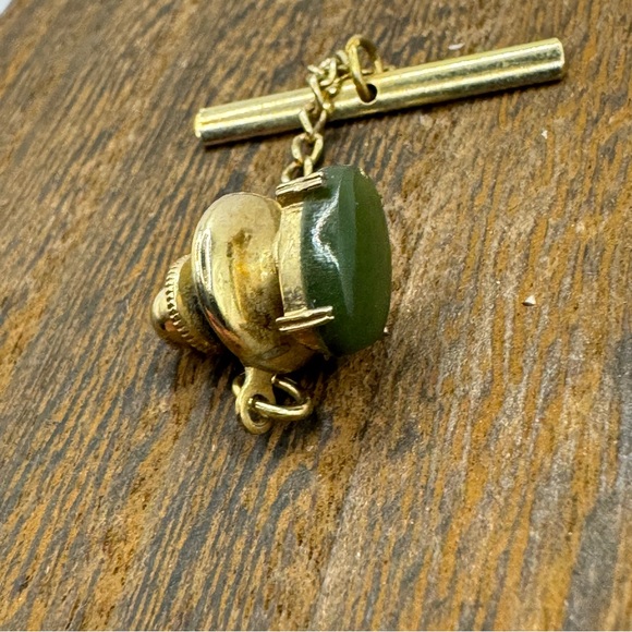 Vintage MCM jadeite oval stone  gold tone tie tack pin - Picture 3 of 6